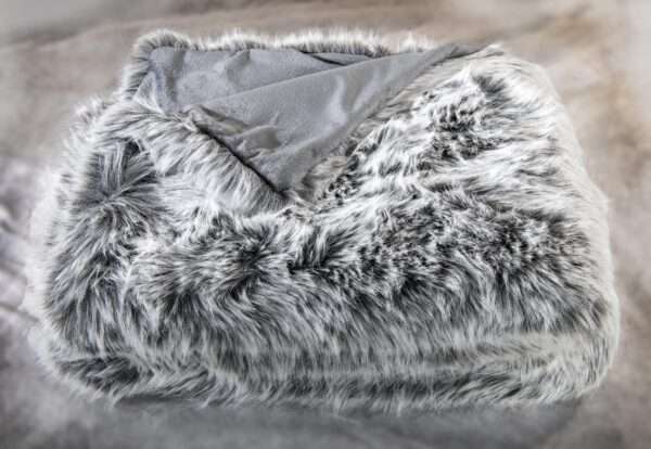 Kunstfelldecke Silber Wolf in Silber/Grau - Star Home Textil