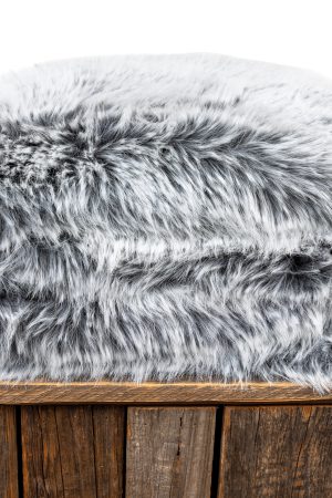 Kunstfelldecke Silber Wolf in der Farbe Silber - Star Home Textil